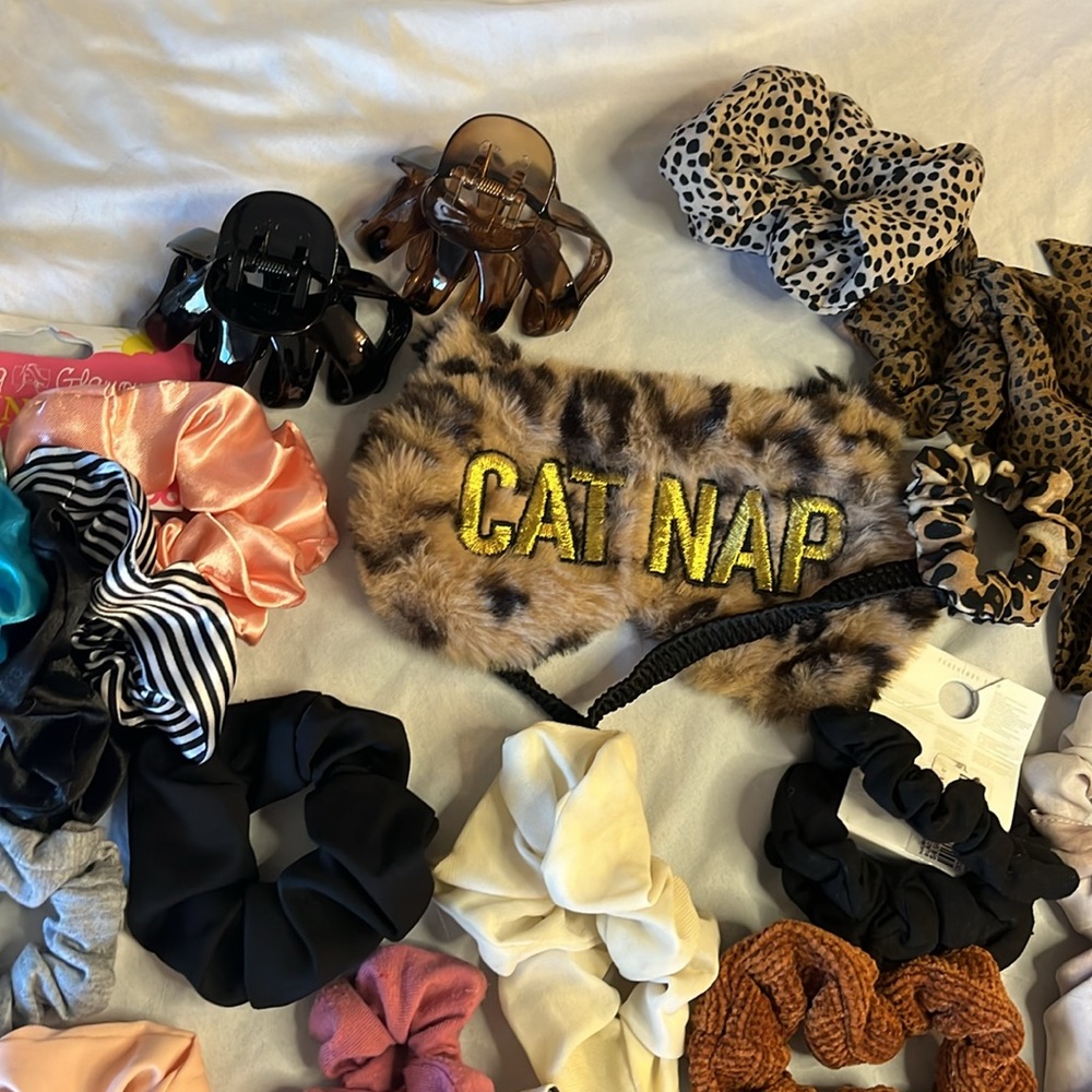 Hair Accessory Lot - Picture 6 of 7